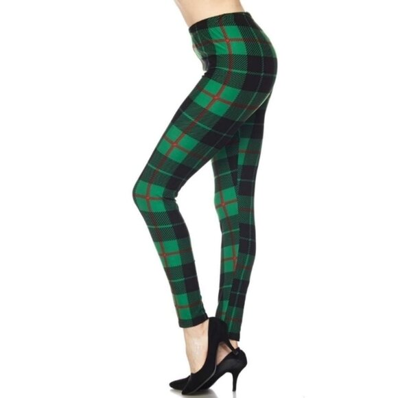 TCLC WINTER Green   Red  Plaid Print Leggings Plus Size Fits 12 to 20 NWT - Picture 1 of 2
